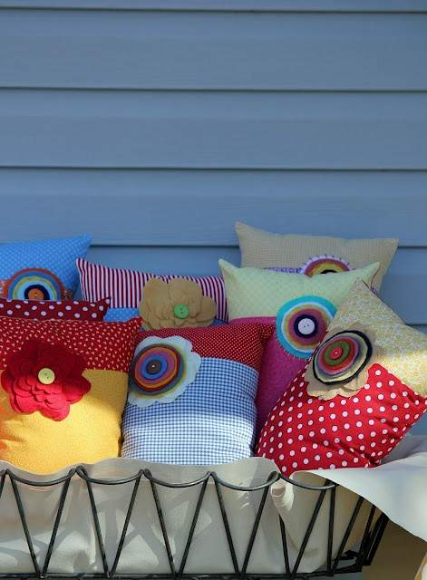 FLOWERED PILLOW25