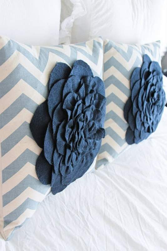 FLOWERED PILLOW6
