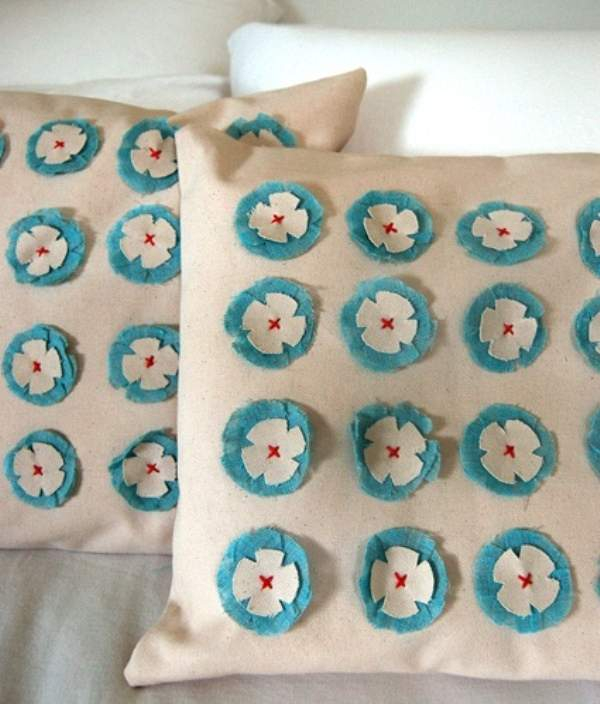 FLOWERED PILLOW9