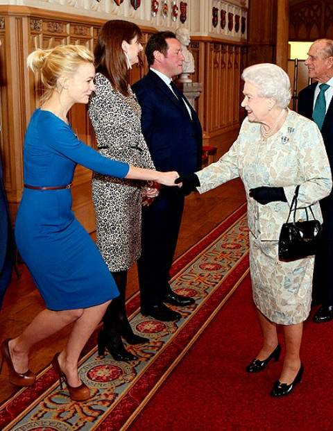 1365171377 carey-mulligan-queen-elizabeth-lg