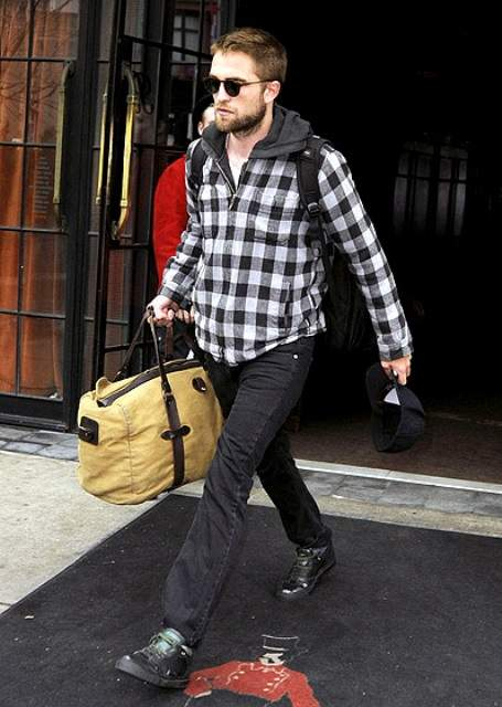 1366824943 robert-pattinson-lg