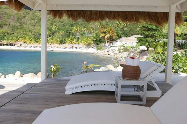 EXCLUSIVE NO WEB Bourne star Matt Damon has rented an entire luxury beach-front resort to renew his wedding vows - under the name of Mr Naff 