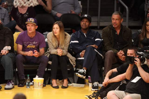 Denzel Washington out at the Lakers game two nights before the Oscars