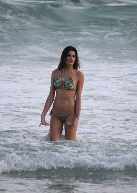 Isabeli Fontana poses in a bikini for designer Morena Rosa on Ipanema beach r P rPictured Isabeli Fontana r P B Ref SPL519887 020413 B BR rPicture by no credit BR r P P r B Splash News and Pictures B BR rLos Angeles 310-821-2666 BR 