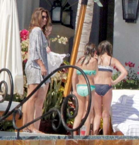 Cindy Crawford having a good time with her pals in Los Cabos Mexico