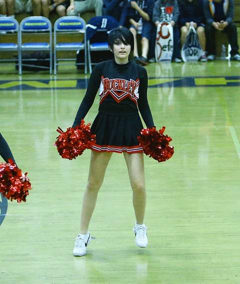 EXCLUSIVE Paris Jackson cheerleads at the final game of her basketball team s season in Van Nuys CA
