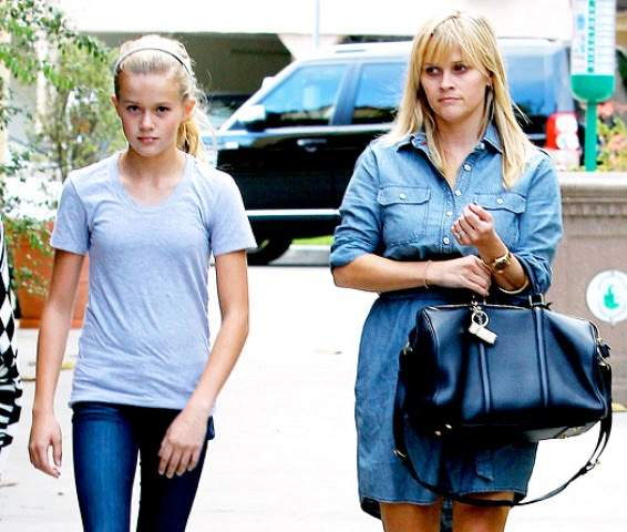 1367427155 102112 bdg hdla 005 reese-witherspoon-ava-560