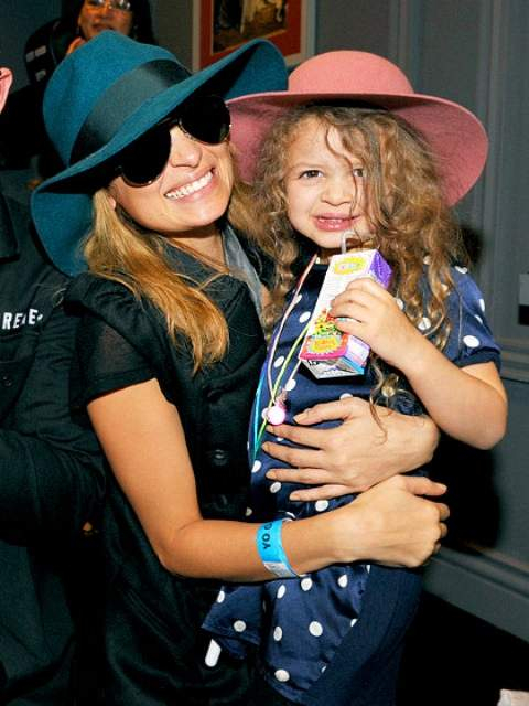 1367427999 444b7f24324e482ab983d5c27fd nicole-richie-harlow-560