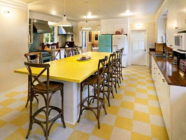 1369168437 drew-barrymore-home-5