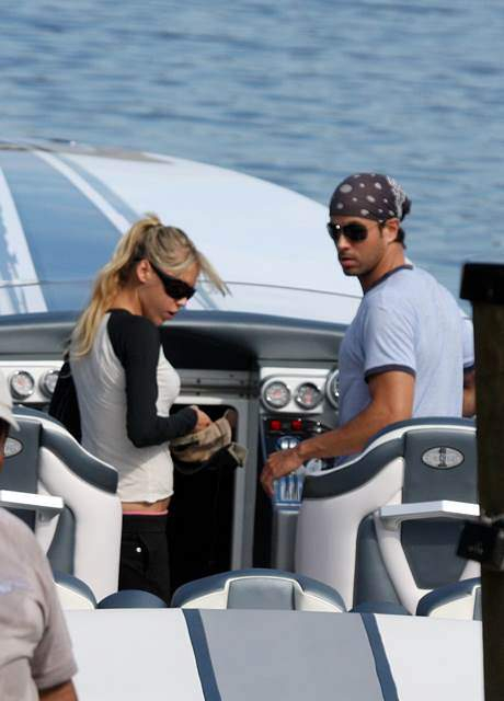 EXCLUSIVE  Former tennis pin-up Anna Kournikova and Enrique Iglesias go for a boat ride late afternoon in Miami