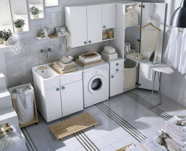 LAUNDRY ROOM 8 
