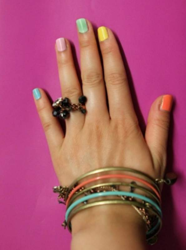 MULTICOLORED MANI 4 