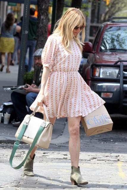 Sienna-Miller-Vogue-29Apr13-Rex b 426x639