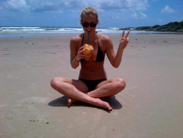 Bikini babe Bar Refaeli wishes her Twitter followers Happy Holidays 