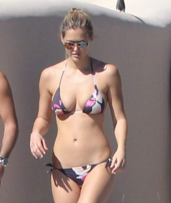 Bikini babe Bar Refaeli in a tiny bikini in Mexico n P nPictured Bar Refaeli n P n B Ref SPL236455 271210 B BR nPicture by Clasos com Splash News BR n P P n B Splash News and Pictures B BR nLos Angeles 310-821-2666 BR nNew York