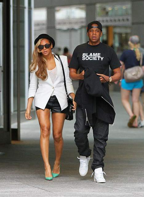 Jay Z and Beyonce leave a movie theater in NYC