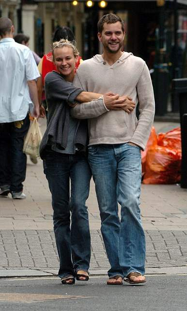 Lovebirds Joshua Jackson and Diane Kruger go for a stroll in London  s West End  The happy couple couldn  t keep their hands off each other as they walked around London  They also popped into Boots so Diane could buy some hair straighteners  r P  rPicture