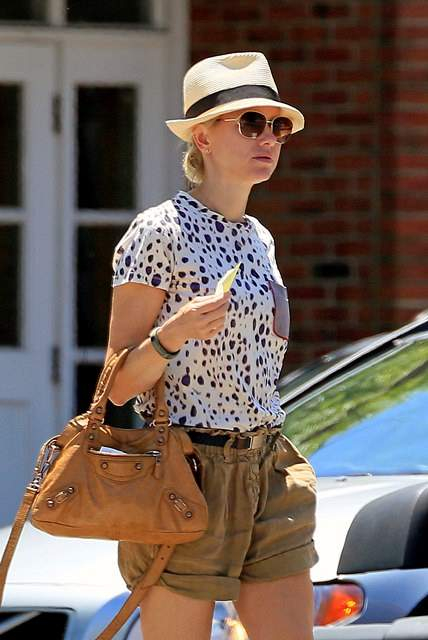 Naomi Watts seen doing last minute shopping in the Hamptons on July 4 in Long Island New York