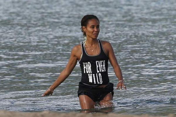 Exclusive  Jada Pinkett Smith works out Hawaiian style doing a long distance paddle while on vacation in Hawaii