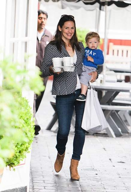 Jennifer Garner was seen carrying baby Samuel  coffee and some shopping bags in Brentwood after dropping off her kids at school  r P  rPictured  Jennife Garner and Samuel Affleck r P  B Ref  SPL556180  050613    B  BR   rPicture by  Reefshots   Splash New