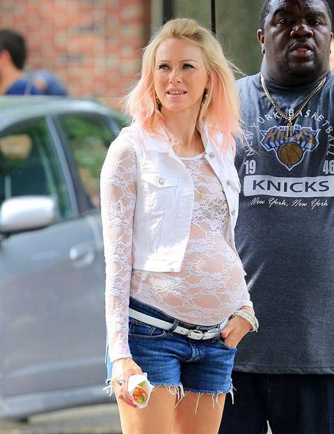 Naomi Watts drives a converible and carries her own groceries while looking like a pregnant hooker on the set of St Vincent in Brooklyn