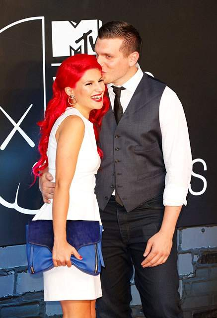 Celebrity Arrivals at the 2013 MTV VMA Awards Red Carpet At the Barclay s Center in Brooklyn NYC r P rPictured Carly Aquilino r B Ref SPL599965 250813 B BR rPicture by Richie Buxo Splash News BR r P P r B Splash News and Pictures B 