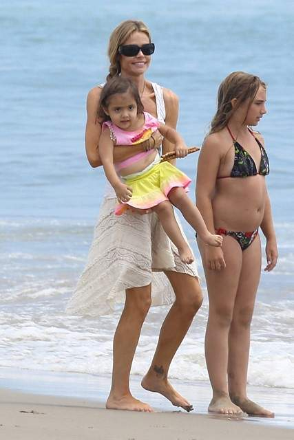 EXCLUSIVE Denise Richards and the girls have a day at the beach
