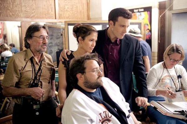 JERSEY GIRL  Jennifer Lopez  director Kevin Smith  Ben Affleck on set  2004   c  Miramax courtesy Everett Collection