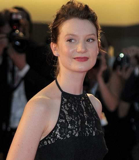 Actress Mia Wasikowska  director John Curran and writer Robyn Davidson attending the red carpet for the film   Tracks   at 70th Venice Film Festival  n P  nPictured  Mia Wasikowska n B Ref  SPL602103  290813    B  BR   nPicture by  Splash News BR   n  P  