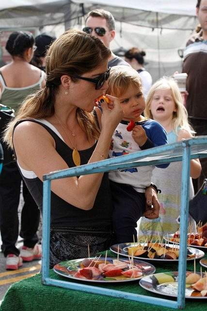 Selma Blair seen with her son and a female friend seen having fun at the Farmers Market   They do a little shopping and food tasting then to the petting zoo and finally a slide which Arthur didn  t want to leave   r P  rPictured  Selma Blair and Arthur Bl
