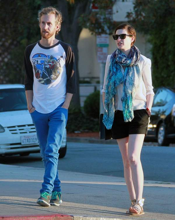 Anne Hathaway and husband Adam Shulman went for a late lunch at Crossroads Restaurant on Melrose