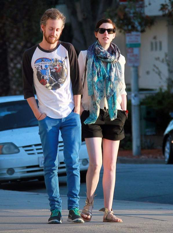 Anne Hathaway and husband Adam Shulman went for a late lunch at Crossroads Restaurant on Melrose