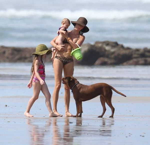 EXCLUSIVE    STRICTLY NO WEB UNTIL 10 30PM PST  FRIDAY JULY 26  2013  Gisele Bundchen relaxes on the beach with her children in Costa Rica on July 23rd