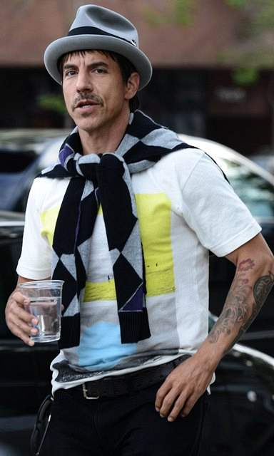 EXCLUSIVE  Anthony Kiedis the lead singer of the Red Hot Chili Peppers looking very fashionable in a scarf and hat as he hangs out with some friends in Brentwood  CA  r P  rPictured  Anthony Kiedis r P  B Ref  SPL539530  090513   EXCLUSIVE  B  BR   rPictu