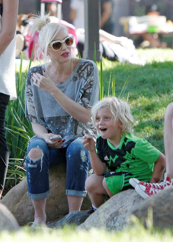 Gwen Stefani takes her kids to the park in Santa Monica  CA  P Pictured  Gwen Stefani and Zuma Rossdale P  B Ref  SPL613237  150913    B  BR  Picture by  Splash News BR    P  P  B Splash News and Pictures  B  BR  Los Angeles  310-821-2666 BR  New York  21