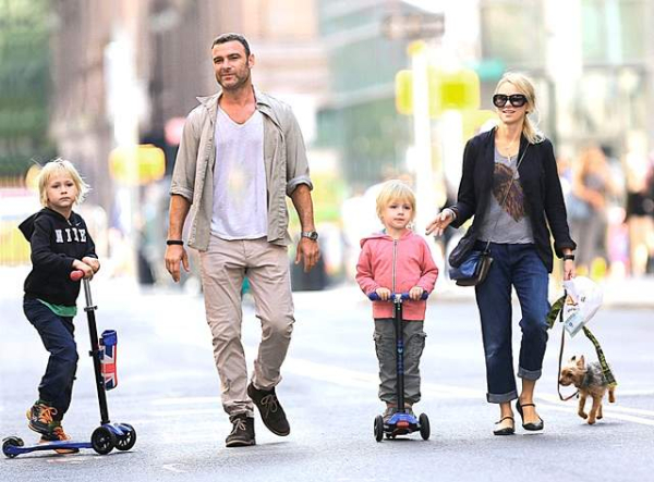 Liev Schrieber and Naomi Watts take their sons Sasha and Samuel to the San Gennerao festival in New York City r P  rPictured  Naomi Watts  Liev Schreiber  Alexandar Sasha  Samuel Kai r B Ref  SPL616896  220913    B  BR   rPicture by  Sharpshooter Images  