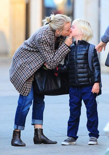 Naomi Watts kisses her two sons  Alexander and Samuel  off to School in NYC with no make up on