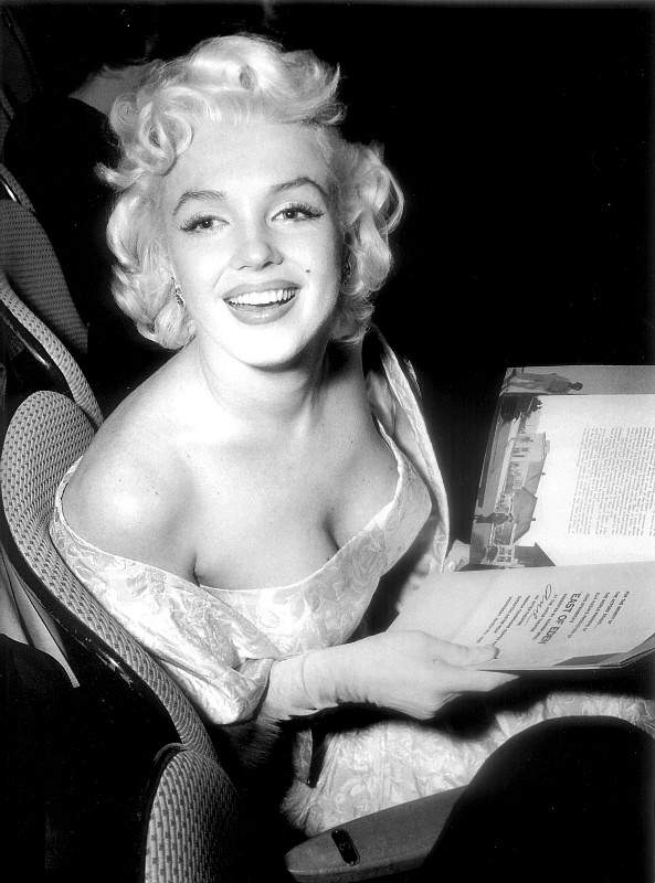 Marilyn Monroe at premiere of EAST OF EDEN 1955