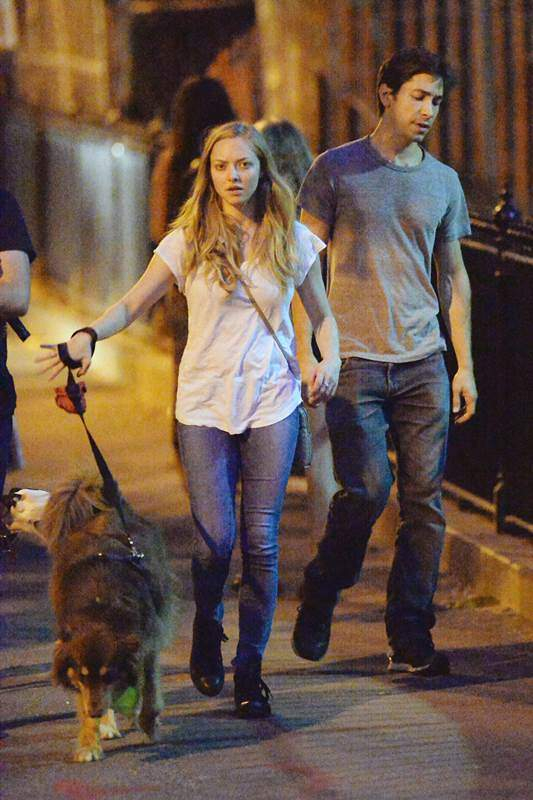 Amanda Seyfried and Justin Long go for an evening stroll with Finn