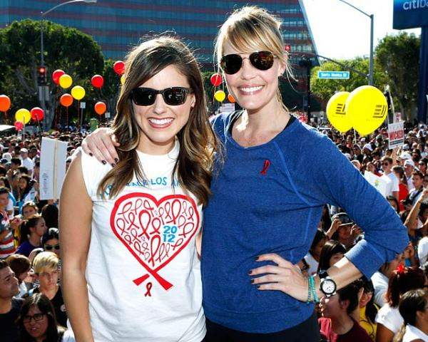 1351621754 sophia-bush-leslie-bibb-640