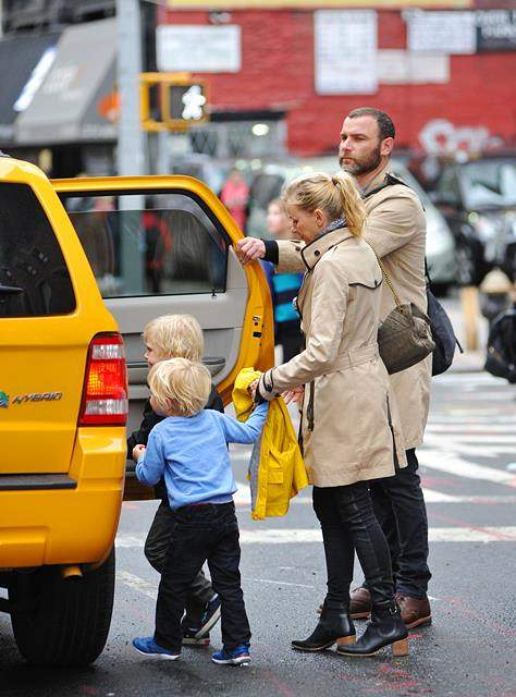 Naomi Watts and Liev Schreiber take a cab with the kids r P rPictured Naomi Watts Liev Schreiber and sons Alexander Schreiber and Samuel Schreiber r P r B Ref SPL444533 091012 B BR rPicture by TK Splash News BR r P P r B Splash News 