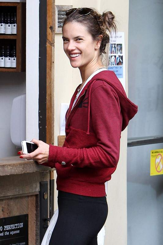NO JUST JARED USAGE BR Alessandra Ambrosio gets pressed juice at the Brentwood Country Mart NO DAILY MAIL SALES P Pictured Alessandra Ambrosio P B Ref SPL653447 181113 B BR Picture by Splash News BR P P B Splash News and Pictures B