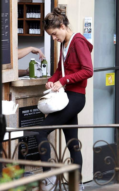 NO JUST JARED USAGE BR rAlessandra Ambrosio gets pressed juice at the Brentwood Country Mart r NO DAILY MAIL SALES r P rPictured Alessandra Ambrosio r P B Ref SPL653447 181113 B BR rPicture by Splash News BR r P P r B Splash News