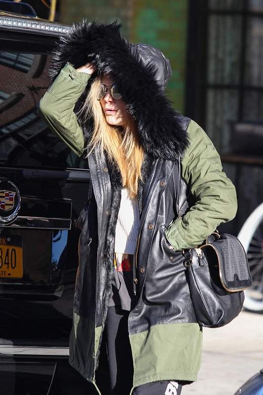 Cara Delevingne tries to stay incognito as she leaves her Downtown hotel in New York City  P Pictured  Cara Delevingne P  B Ref  SPL653417  181113    B  BR  Picture by  Allan Bregg   Splash News BR    P  P  B Splash News and Pictures  B  BR  Los Angeles  
