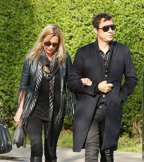 Kate Moss and Jamie Hince leaving The Flask pub in Highgate in London UK r P rPictured Kate Moss and Jamie Hince r P r B Ref SPL381151 110412 B BR rPicture by Splash News BR r P P r B Splash News and Pictures B BR rLos Angeles 310