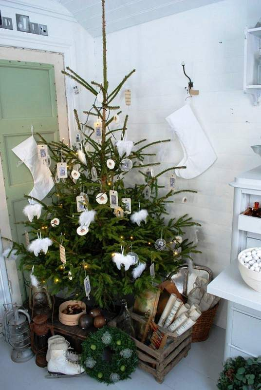 Scandinavian-Christmas-Decorating-Ideas-66-1-Kindesign