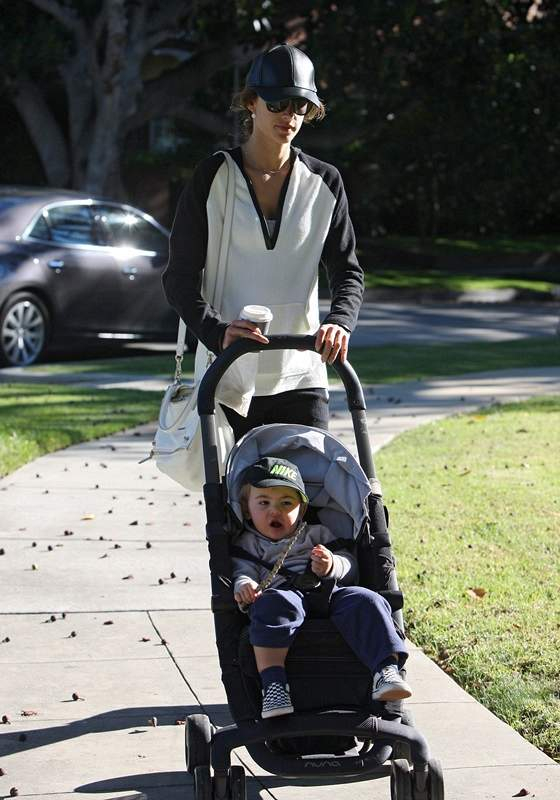 Alessandra Ambrosio took her boy to play on carousel in Brentwood  CA  r P  rPictured  Alessandra Ambrosio and Noah Mazur r P  B Ref  SPL665315  111213    B  BR   rPicture by  PM BR   r  P  P  r B Splash News and Pictures  B  BR   rLos Angeles  310-821-26