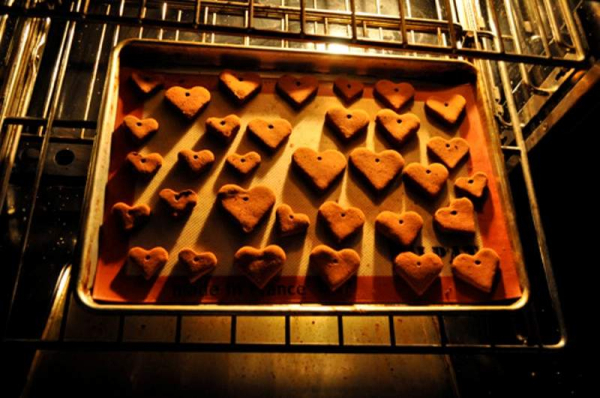 cinnamon-hearts-in-oven
