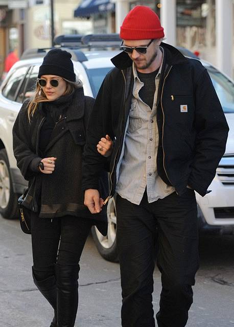 Elizabeth Olsen holds on to the arm of boyfriend Boyd Holbrook as they wrap up warm in the wintery conditions in Utah