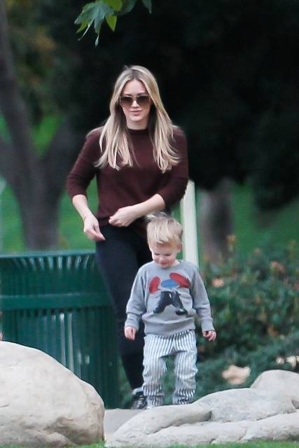 Hillary Duff takes her son to park in Los Angeles  r P  rPictured  Hillary Duff and Luca Comrie r P  B Ref  SPL676468  070114    B  BR   rPicture by  Splash News BR   r  P  P  r B Splash News and Pictures  B  BR   rLos Angeles  310-821-2666 BR   rNew York